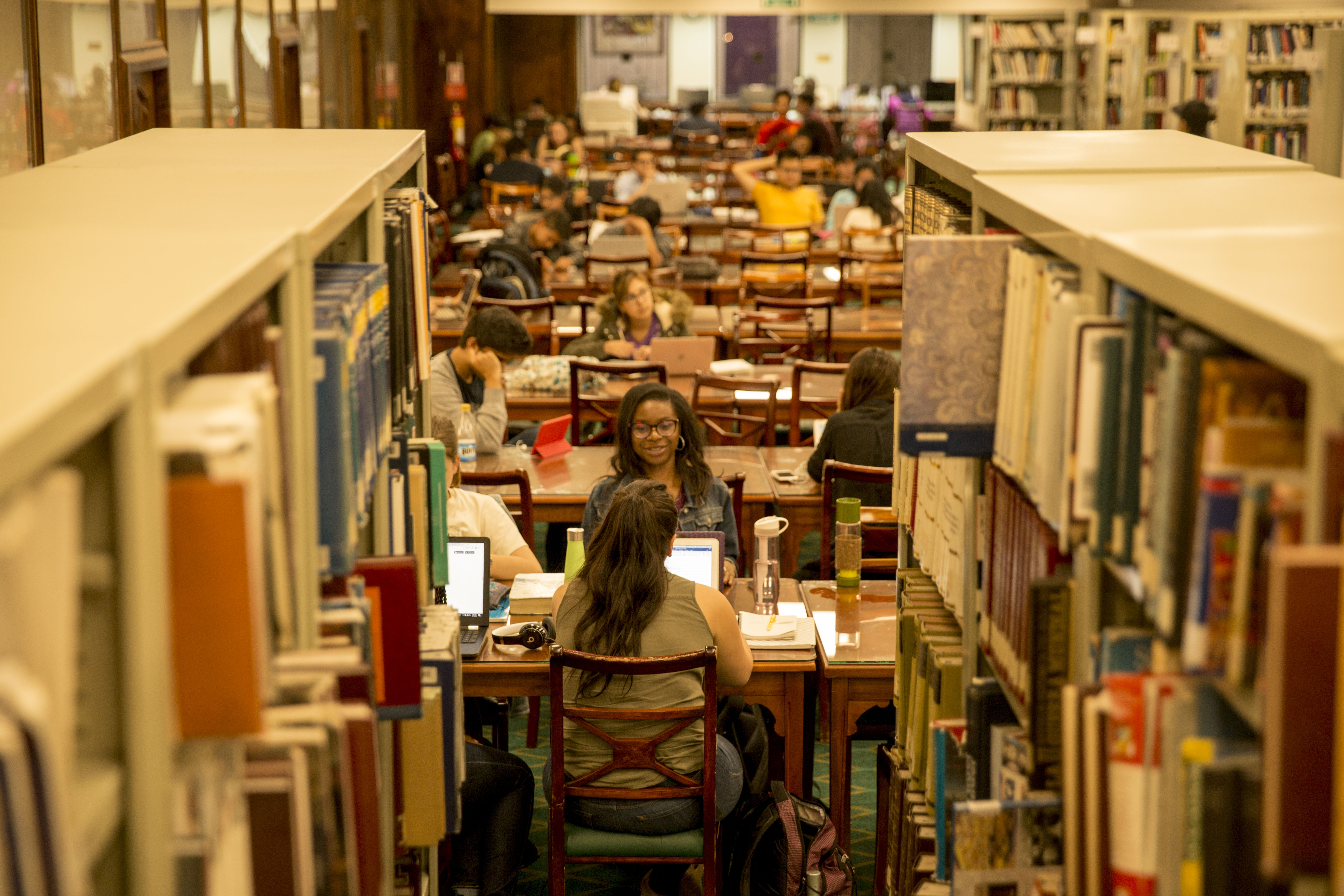 USFQ - BIBLIOTECA