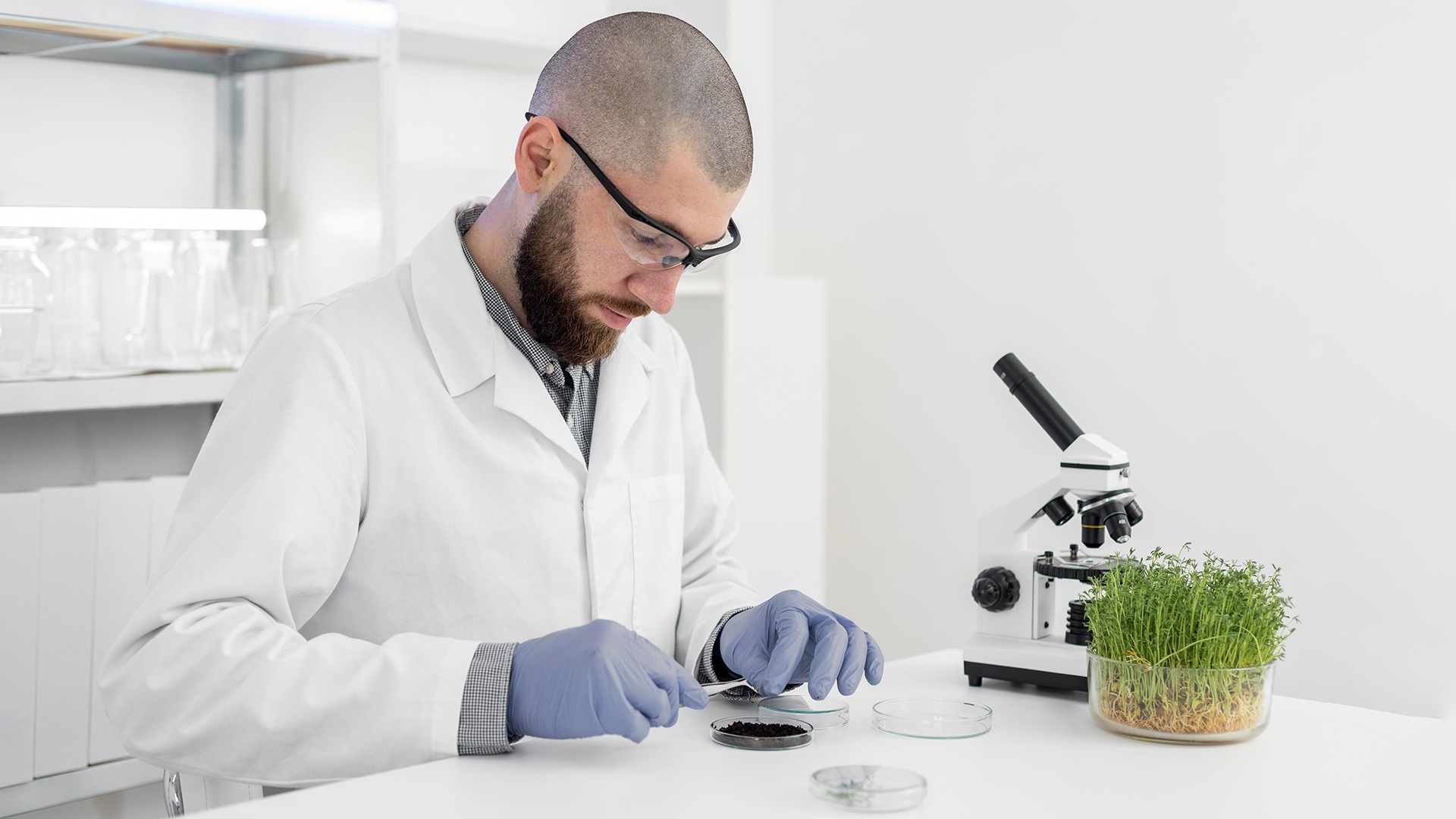 USFQ Vacante - Analista de Laboratorio de Zoología Terrestre