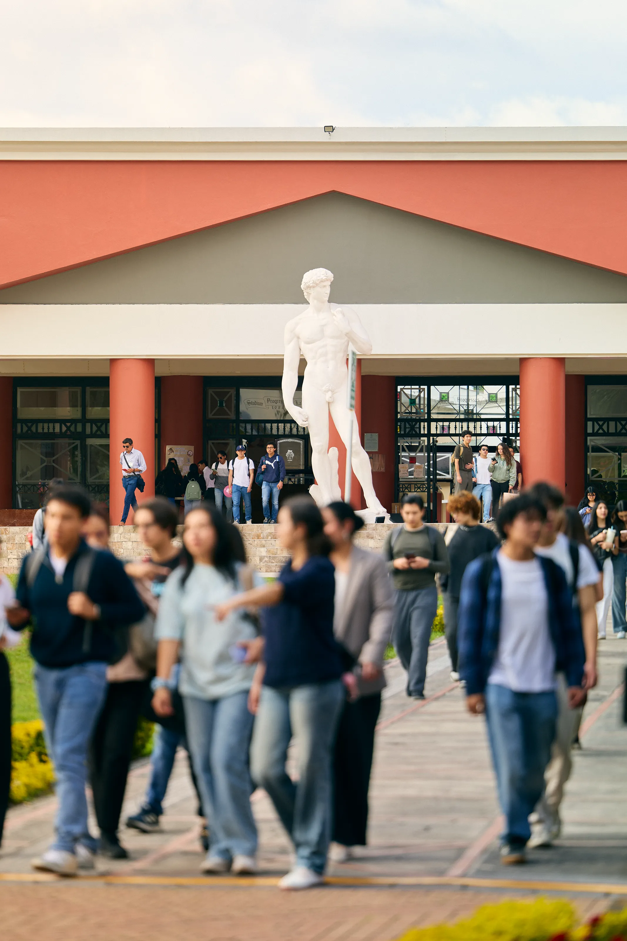 campus y estudiantes