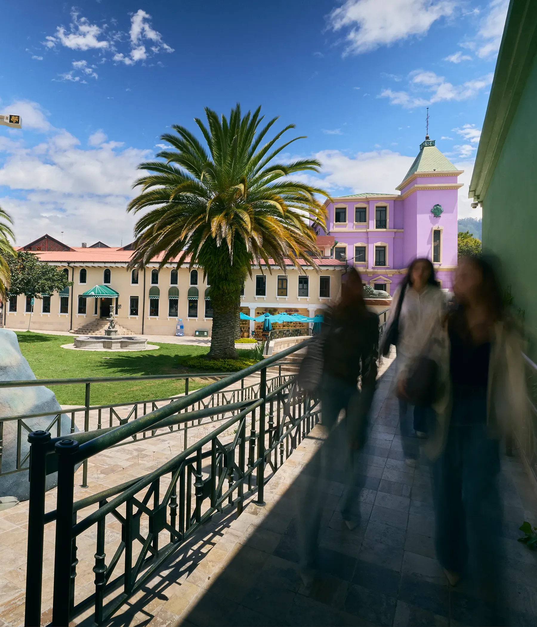 estudiantes caminando
