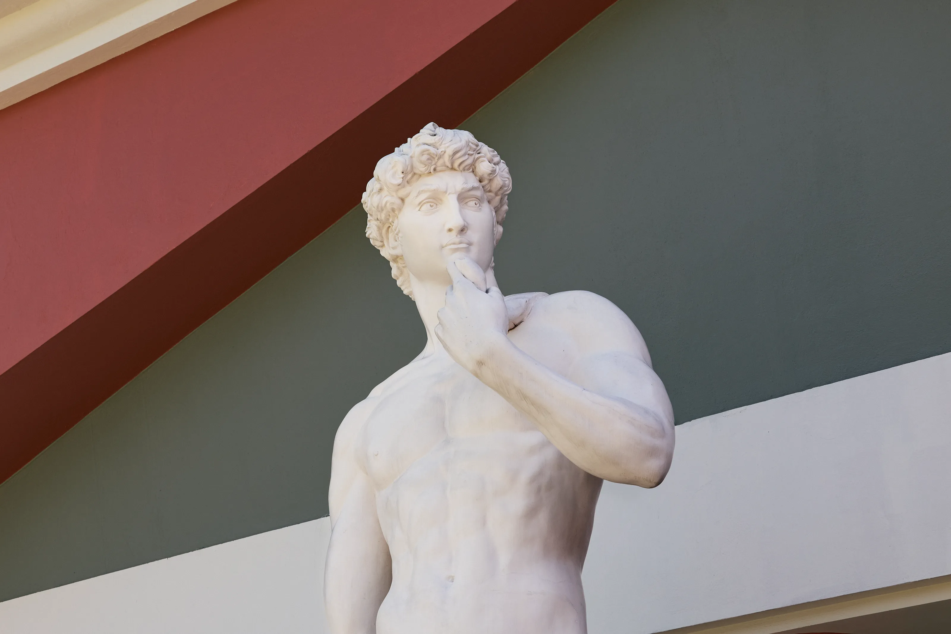 usfq-colegios-cocisoh-detalle-escultura.webp