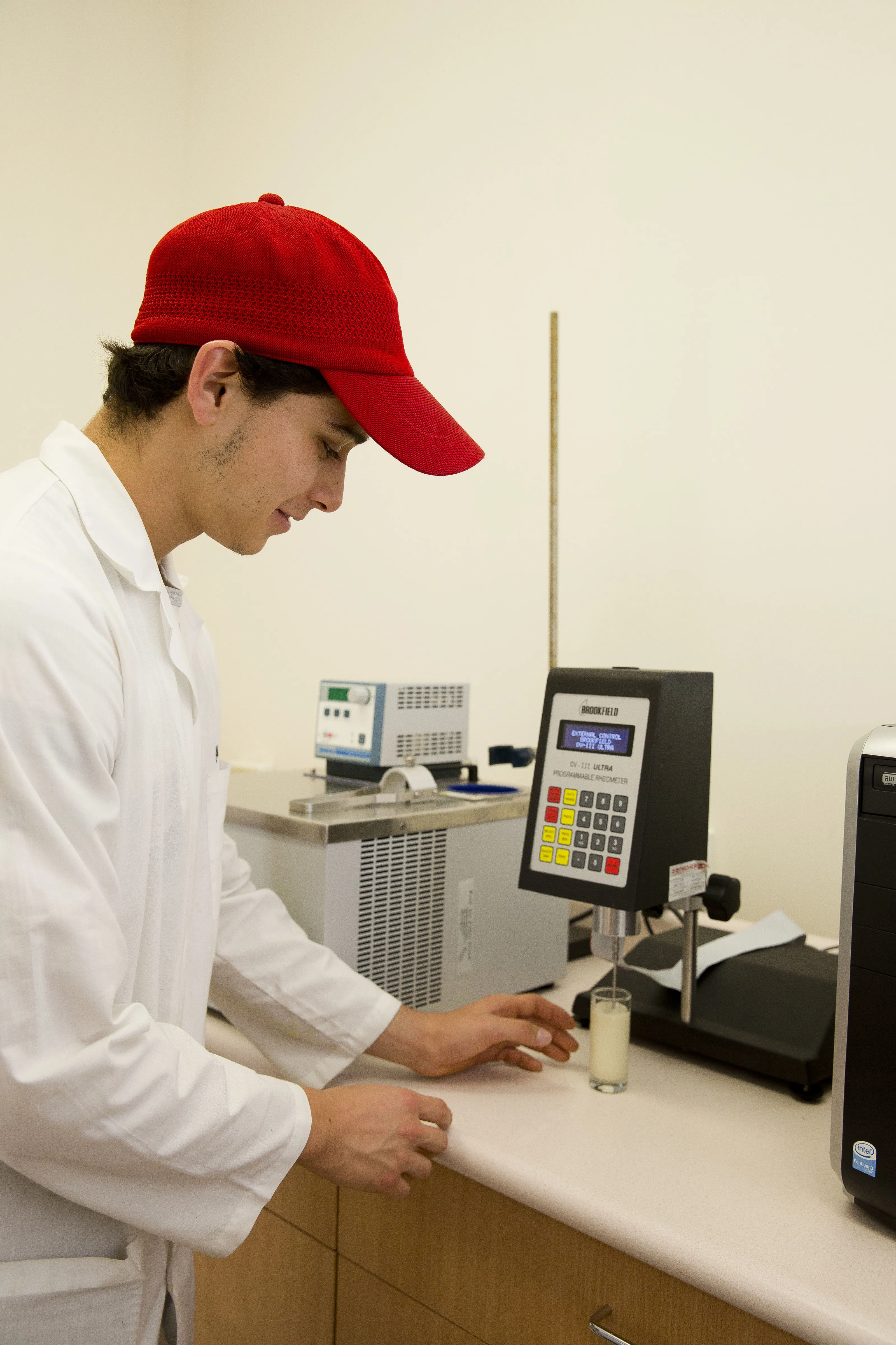 estudiante en laboratorio