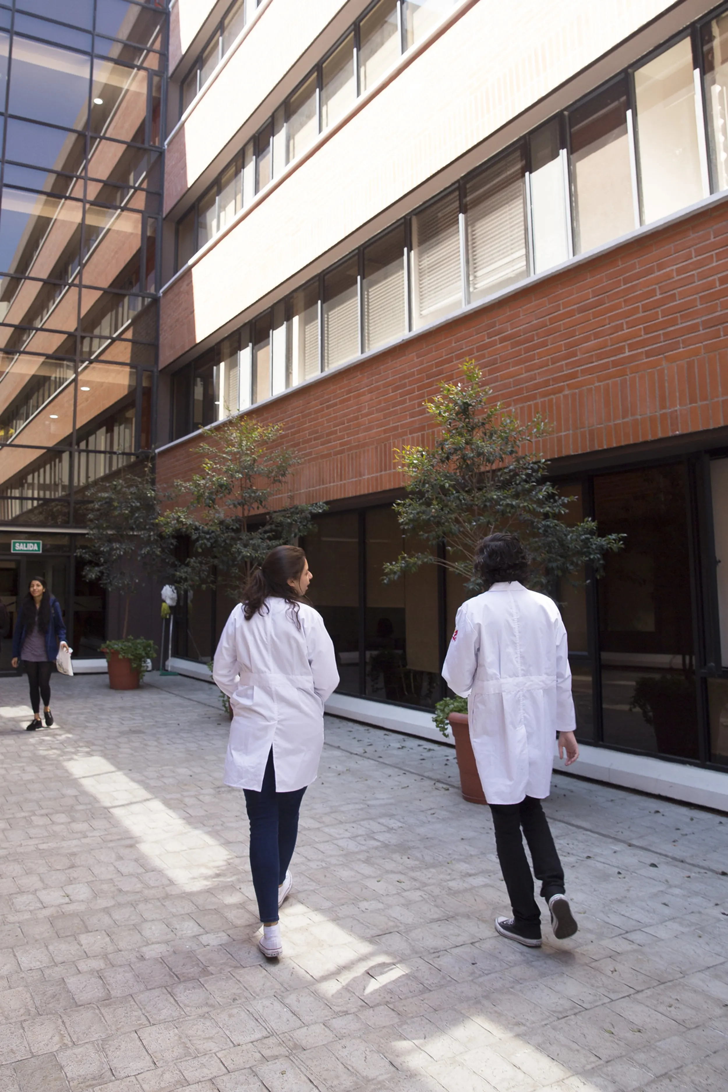 doctores caminando