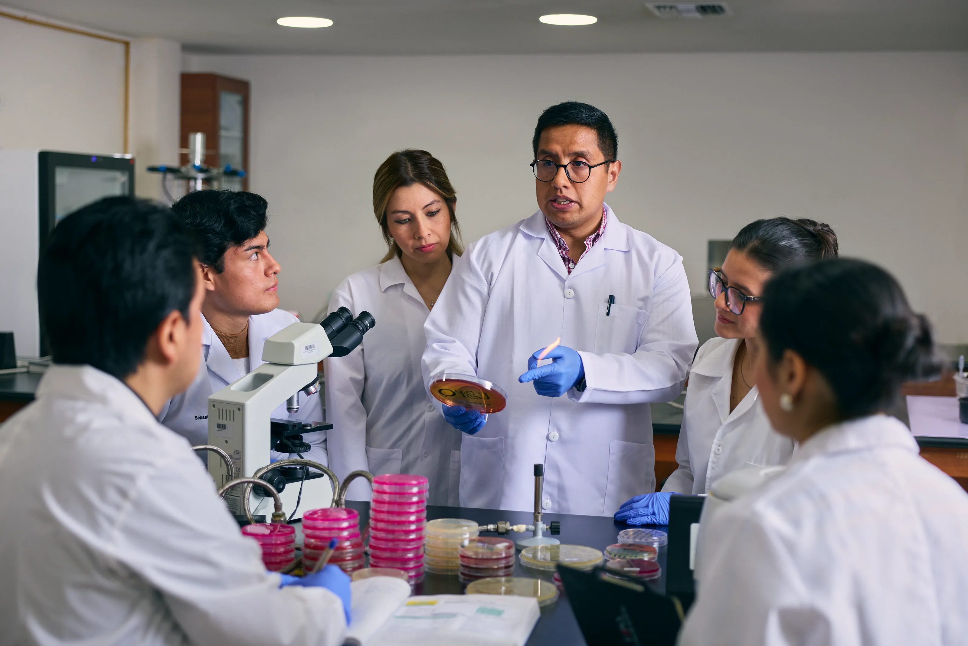 estudiantes laboratorio 