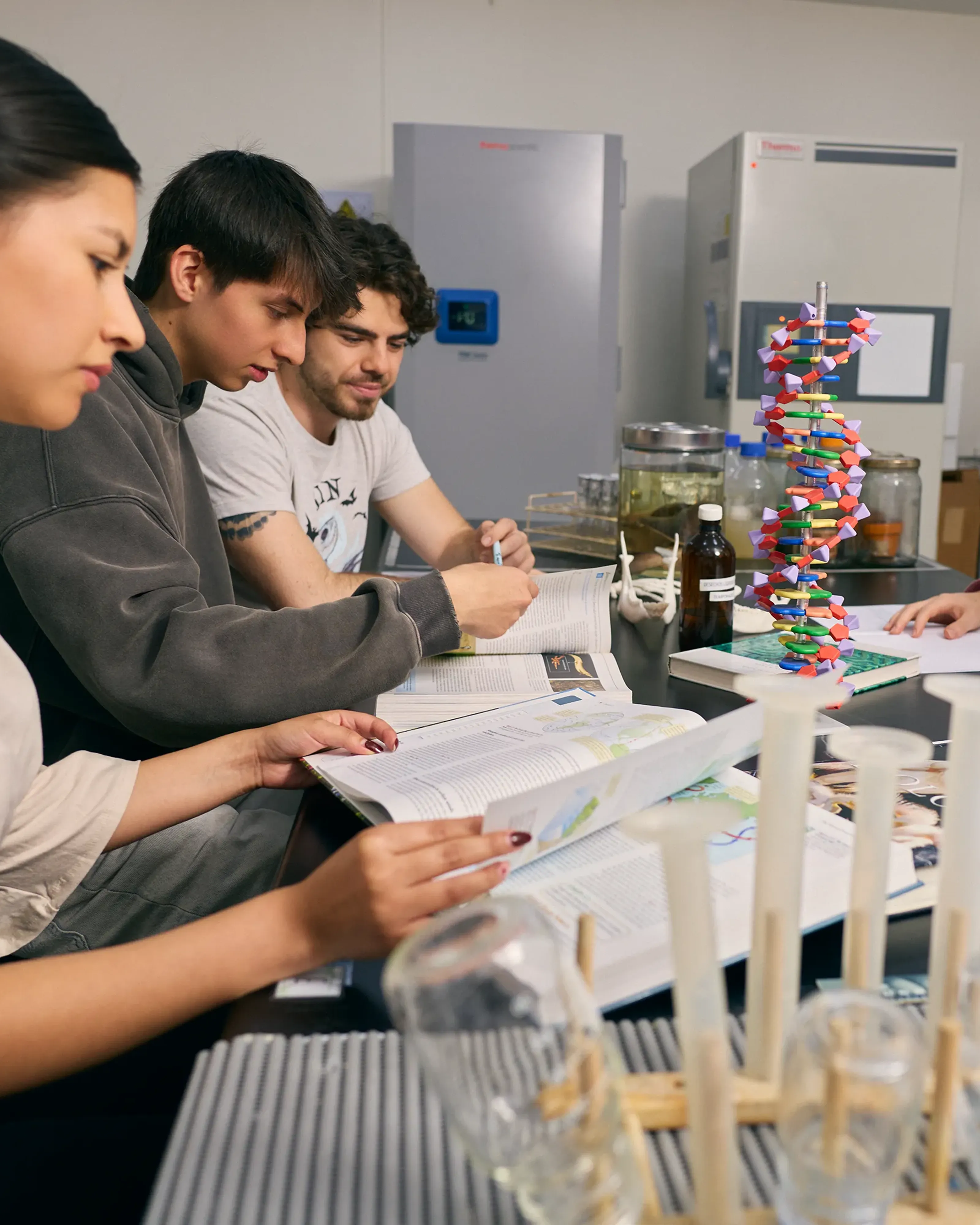 estudiantes en mesa