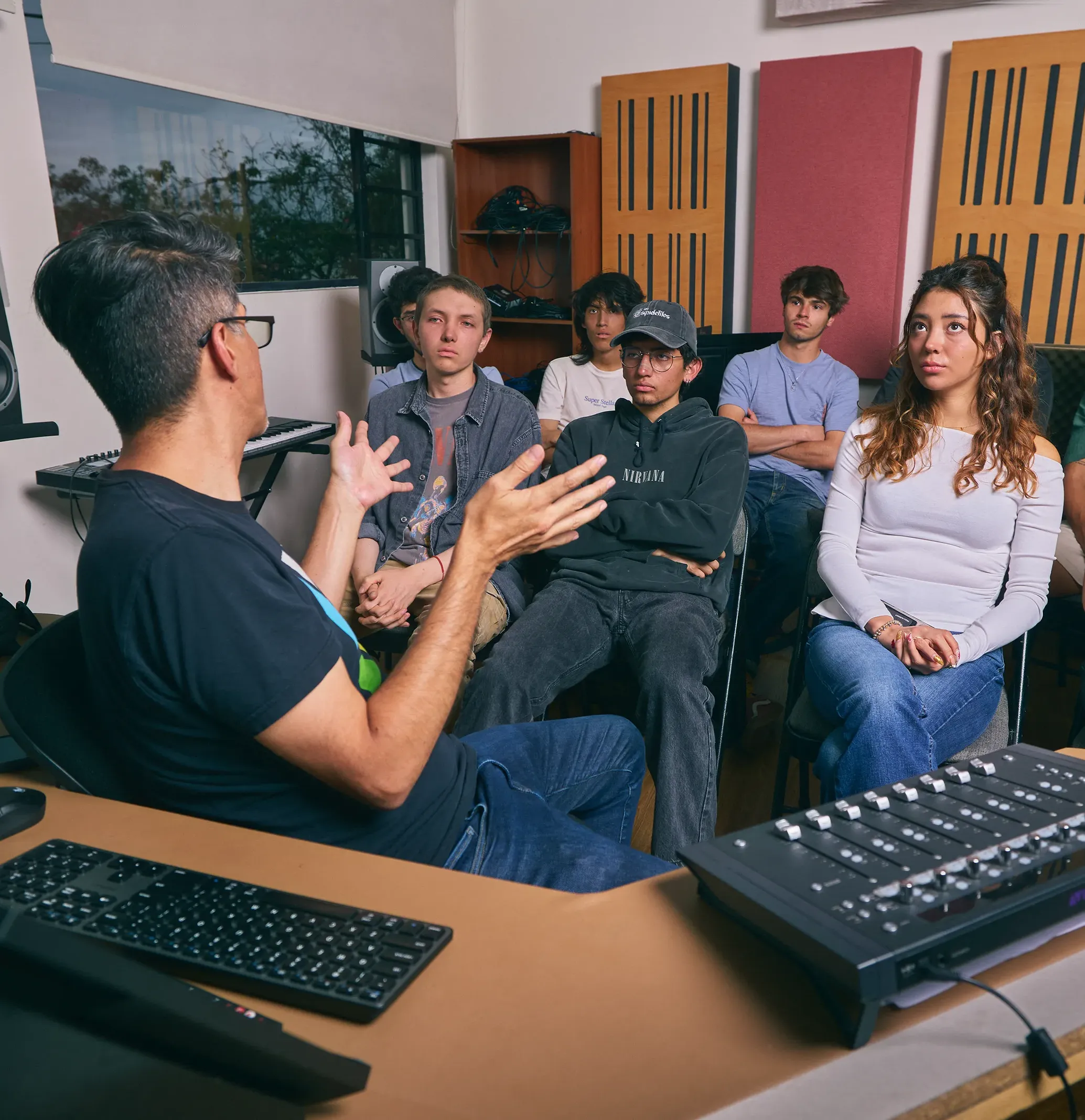 usfq-pregrado-ejecucion-musica-contemporanea-estudiantes-clases