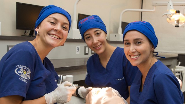 Especialización en Periodoncia e Implantología Quirúrgica