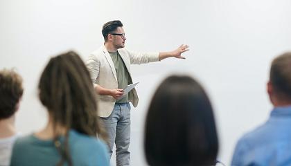 Estrategias para hablar en público y preparar presentaciones exitosas