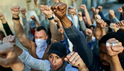 De la crisis de los derechos a la crisis democrática. Reflexiones en torno al derecho de protesta