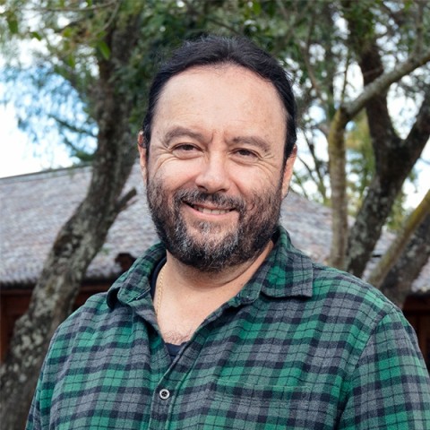 Renato León