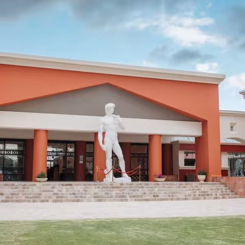 Campus  Santiago Gangotena (Quito–Cumbayá)
