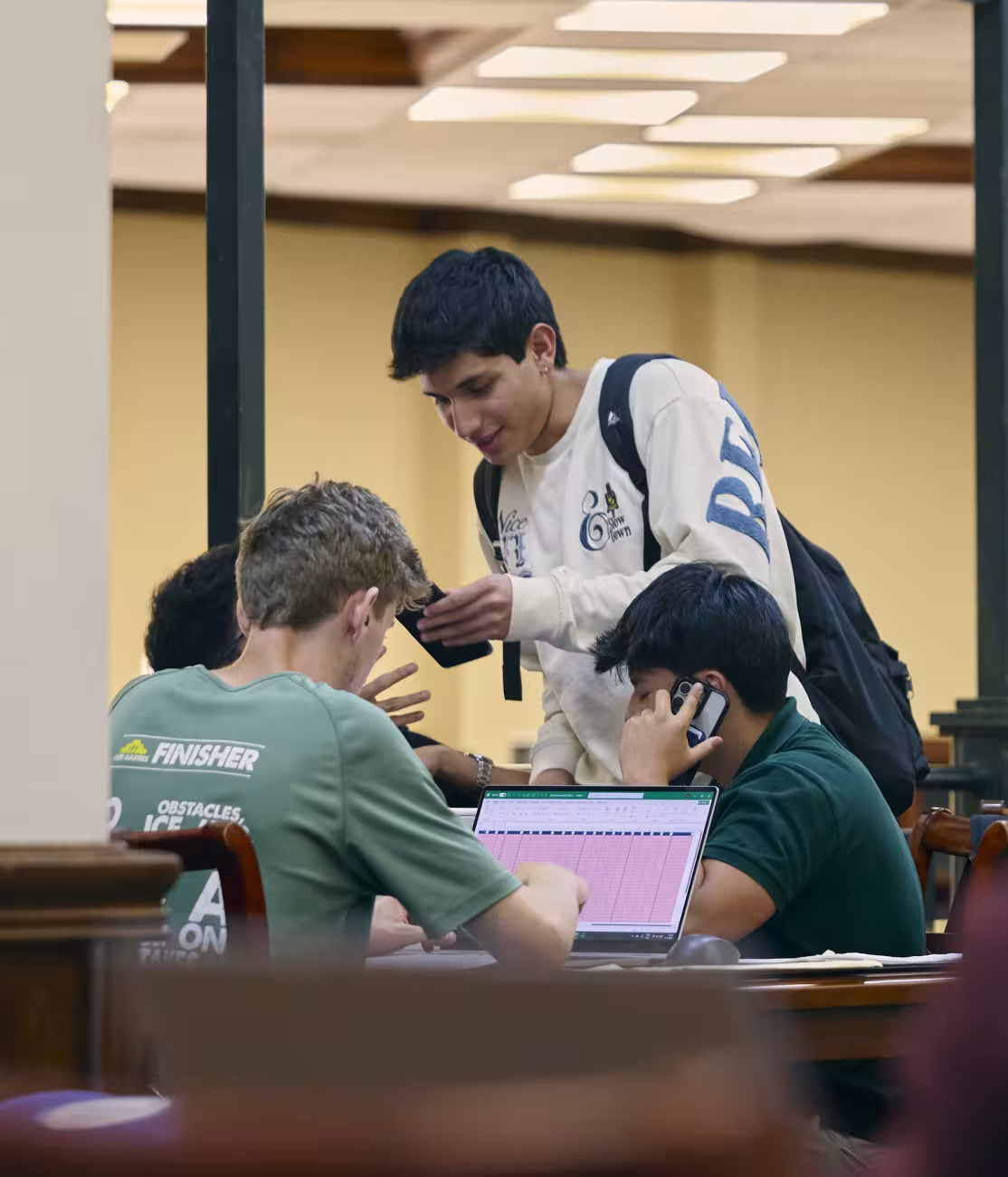 estudiante con laptop