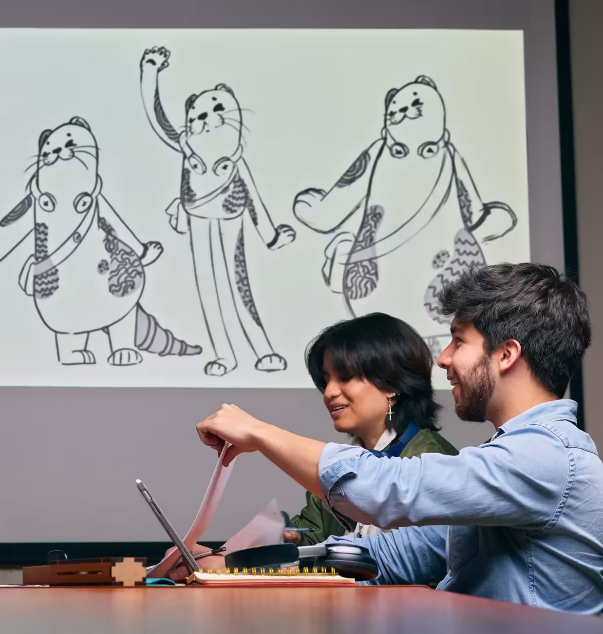 usfq-pregrado-animacion-digital-estudiantes-proyector